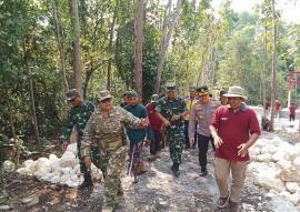  Pringsurat Bergotong Royong Buka Jalan Baru bersama Bupati Gunungkidul